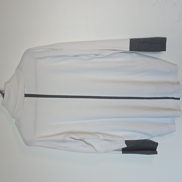 Turtle neck thin sweater - Picture 2 of 3